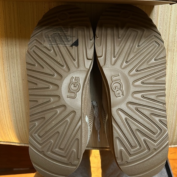 UGG LOWMEL sneakers - Picture 2 of 7